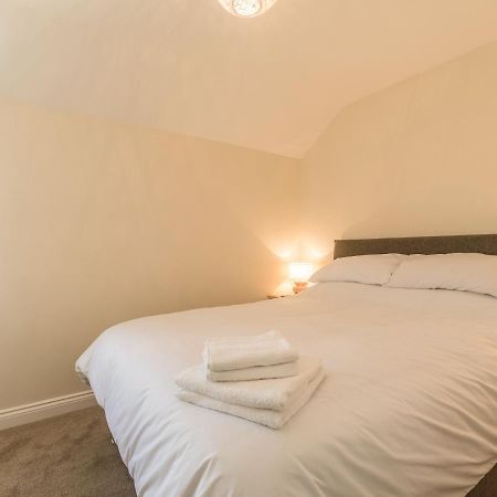 Apartment 4, 7 St Anns Apartments, Ландъндо Екстериор снимка