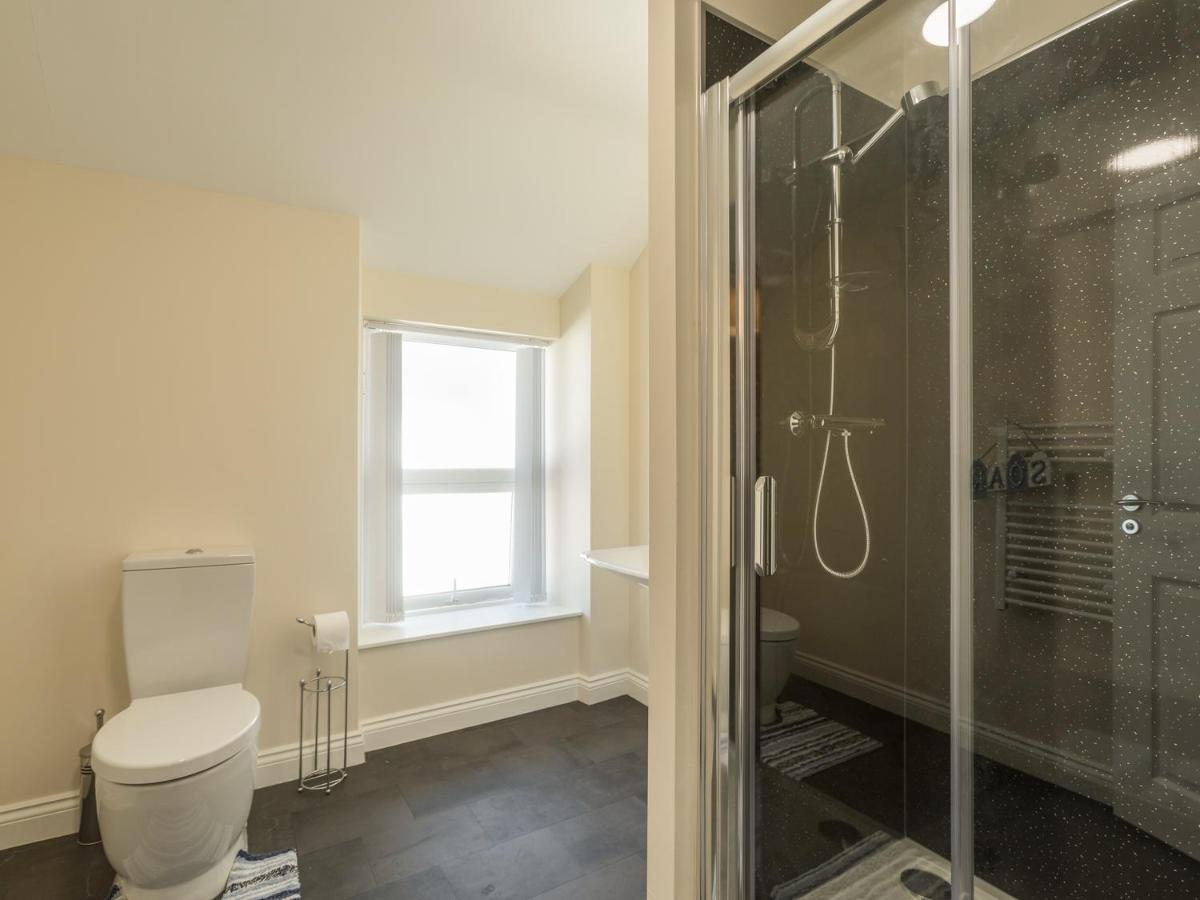 Apartment 4, 7 St Anns Apartments, Ландъндо Екстериор снимка